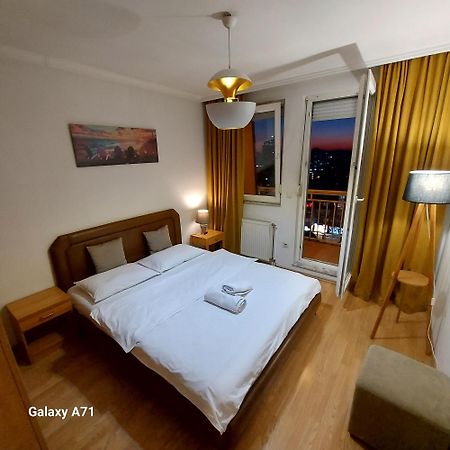 Gorgeous Apartment With City View In The City Center Pristina Exterior photo
